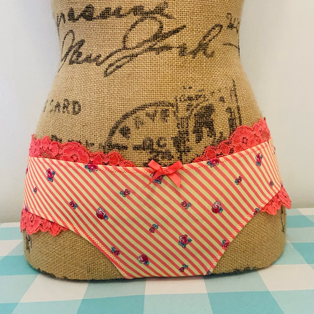 🍑🩷💛NEW w/o TAGS VTG y2k Victoria’s Secret Sexy Little Things Panty - M💛🩷🍑